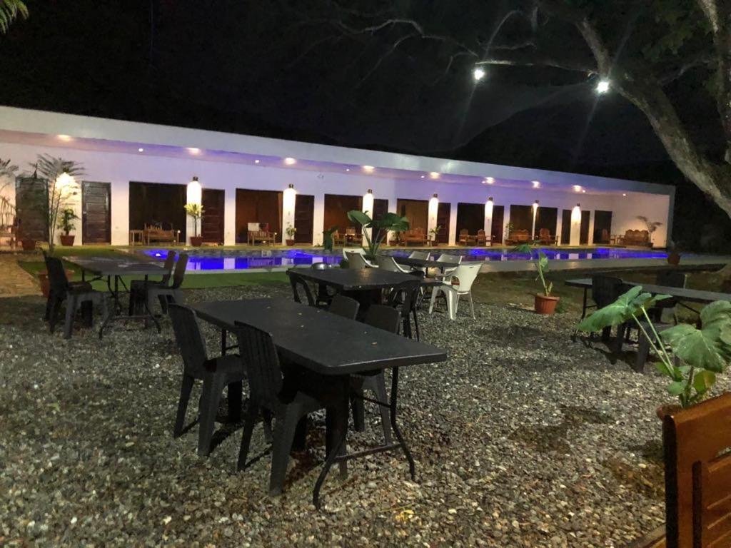 Alesseo Hostel Tiniguiban Kültér fotó